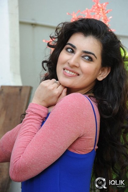 Archana-at-Tharuvatha-Katha-Movie-Opening